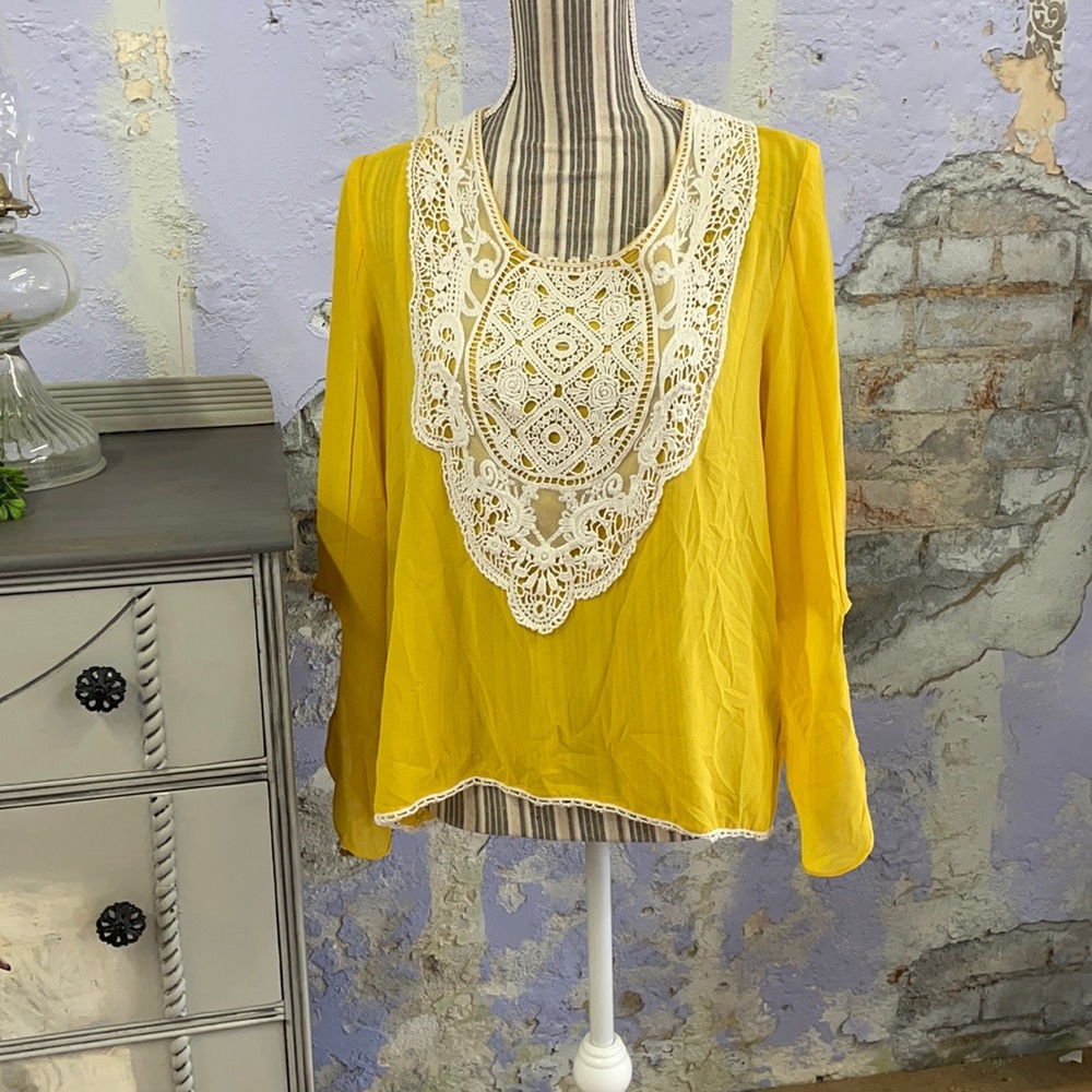 Umgee blouse size medium